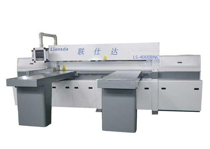 精密全自動(dòng)鋁板鋸LS-4000BNC